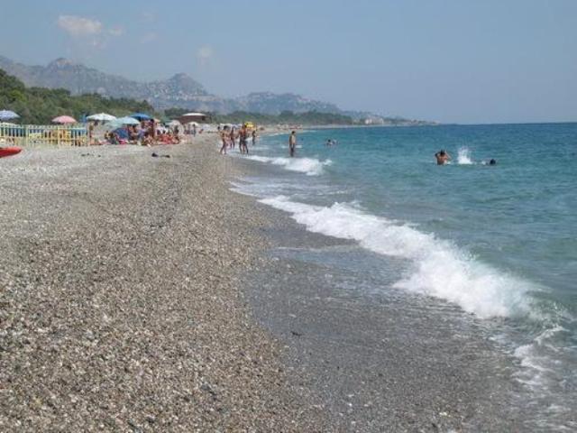 http://www.italy-holidays.it/data/1417_marina_di_cottone.jpg