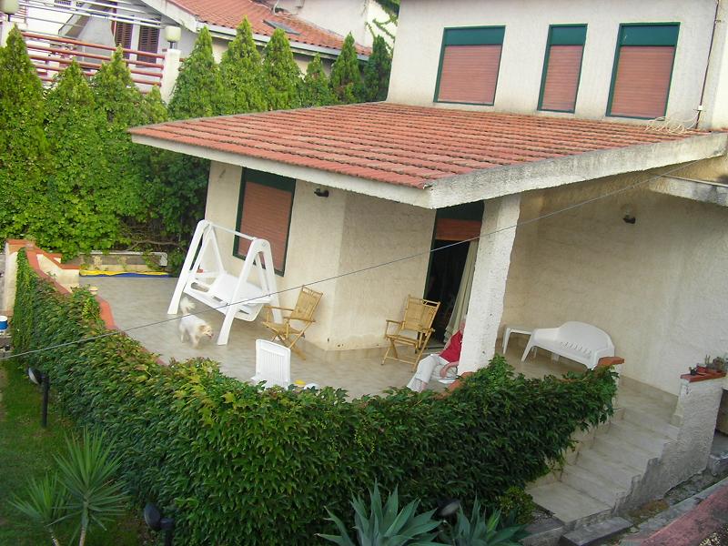... in Baia del Gambero, about 10 km from Augusta (near Siracusa) ideal for ... ... in Baia del Gambero, about 10 km from Augusta (near Siracusa) ideal for ...