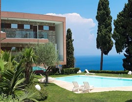 Vacanze Isola Bella Taormina villa con piscina