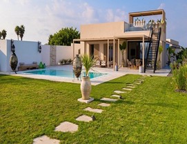 Villa con piscina a 100 metri dal mare 2597